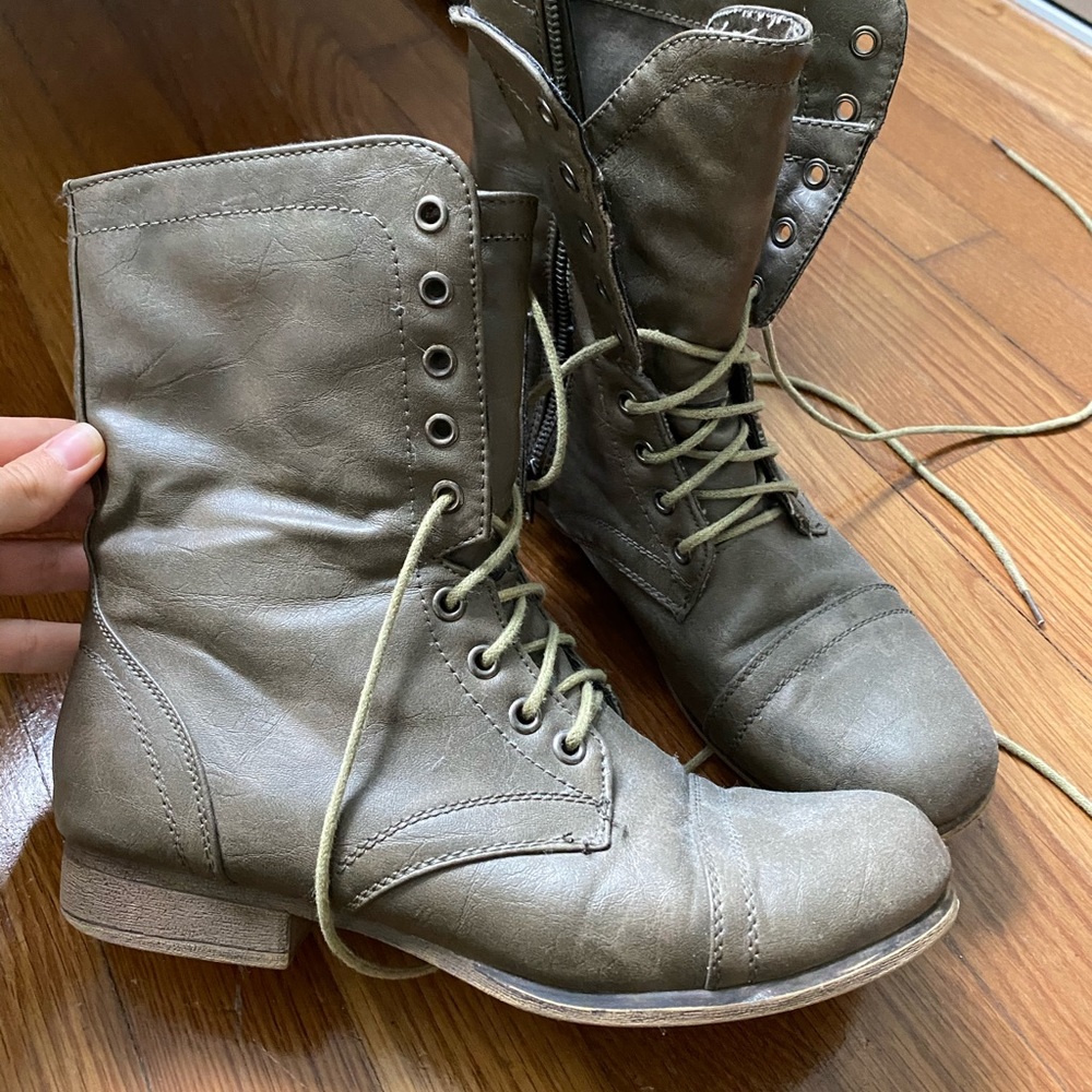 Women combat boots!